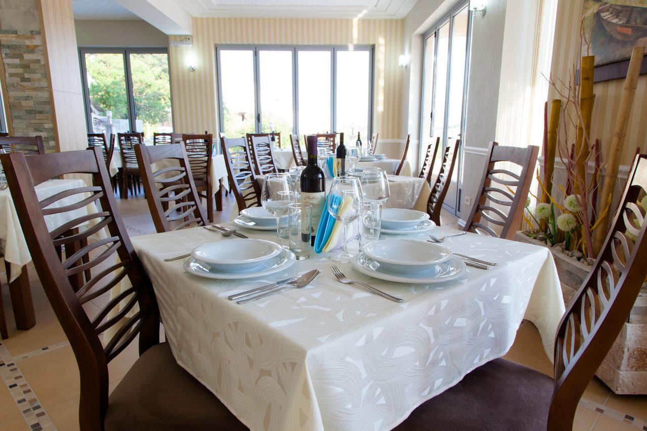 Hotel Blue Moon Ulcinj Exterior photo